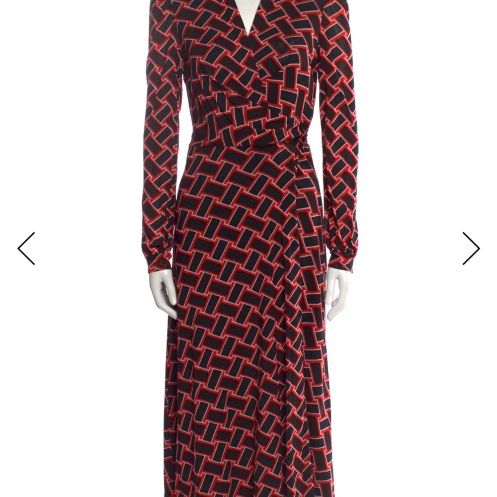 Diane von Furstenburg wrap dress, size SMALL - Picture 2 of 4